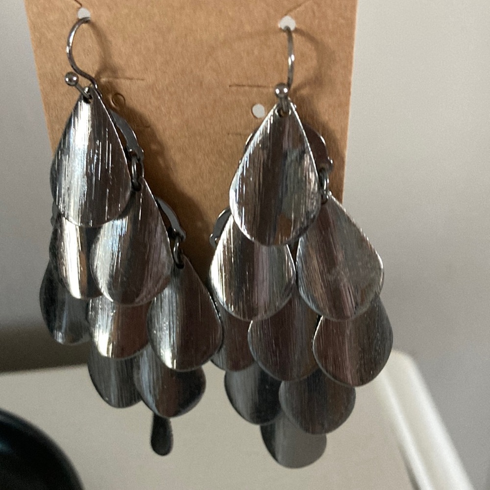 Dangle pierced earrings - Picture 1 of 4